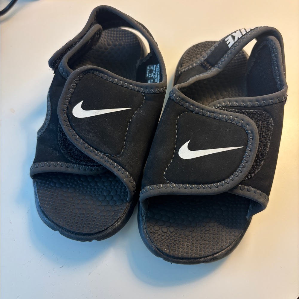 Nike Kids Black Sandals size 7 $10